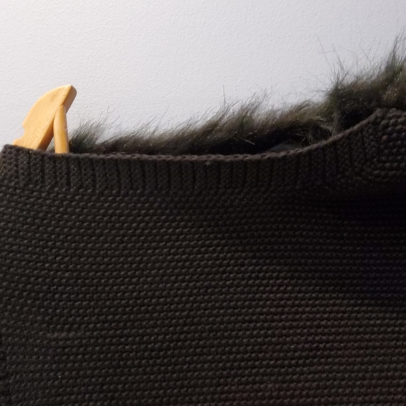 New Sebby Collection faux fur black vest size medium - Picture 6 of 7